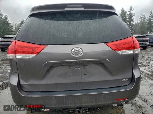 ✅ 2013 Toyota Sienna XLE • VIN: 5TDYK3DC7DS400529 • Lot: 96237765. Listed on Copart with 105,646 mi. Free auction sales archive from the USA and detailed vehicle history report at DreamBid. Image 6.