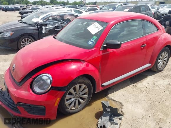 ✅ 2017 Volkswagen Beetle Fleet • VIN: 3VWF17AT9HM611367 • Lot: 42753638. Wystawiony na IAAI z przebiegiem Nie podano. Bezpłatny archiwum sprzedaży aukcyjnych z USA i szczegółowy raport historii pojazdu na DreamBid. Zdjęcie 17.