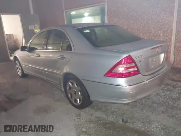 ✅ 2006 Mercedes-Benz C 280 Luxury • VIN: WDBRF54H16A836176 • Lot: 43828035. Wystawiony na IAAI z przebiegiem 178 999 mil. Bezpłatny archiwum sprzedaży aukcyjnych z USA i szczegółowy raport historii pojazdu na DreamBid. Zdjęcie 3.