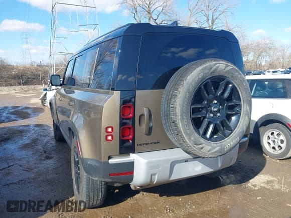 ✅ 2021 Land Rover Defender S • VIN: SALEJERX5M2041372 • Lot: 41732008. Listed on IAAI with 62,233 mi. Free auction sales archive from the USA and detailed vehicle history report at DreamBid. Image 3.