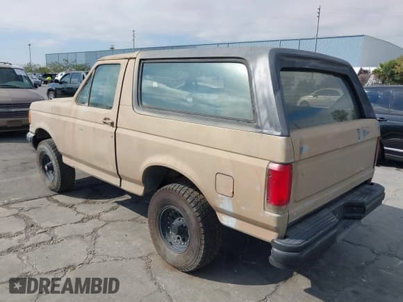 ✅ 1988 Ford Bronco Eddie Bauer • VIN: 1FMEU15N3JLA98943 • Лот: 42771847. Опубликован ранее на IAAI с пробегом 41 662 миль. Бесплатный доступ к архиву аукционных продаж из США и подробный отчёт об истории автомобиля на DreamBid. Изображение 3.