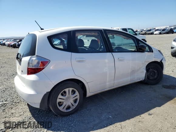 ✅ 2010 Honda Fit • VIN: JHMGE8G29AC034667 • Лот: 82164005. Опубликован ранее на Copart с пробегом 90 134 миль. Бесплатный доступ к архиву аукционных продаж из США и подробный отчёт об истории автомобиля на DreamBid. Изображение 3.