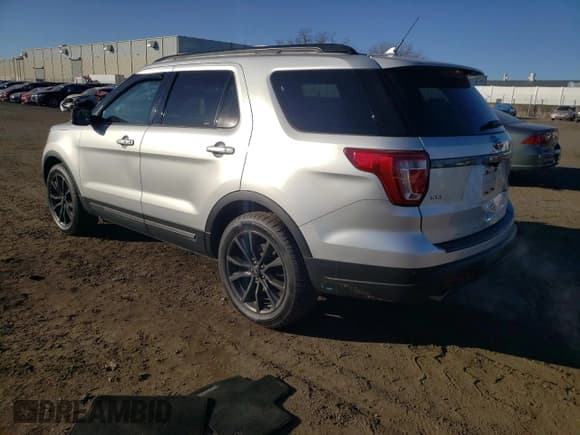 ✅ 2018 Ford Explorer XLT • VIN: 1FM5K8D88JGA61261 • Lot: 93478015. Wystawiony na Copart z przebiegiem 83 840 mil. Bezpłatny archiwum sprzedaży aukcyjnych z USA i szczegółowy raport historii pojazdu na DreamBid. Zdjęcie 2.