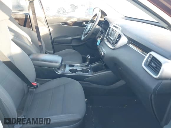 ✅ 2017 Kia Sorento LX • VIN: 5XYPGDA52HG326044 • Lot: 43462749. Listed on IAAI with 166,173 mi. Free auction sales archive from the USA and detailed vehicle history report at DreamBid. Image 5.