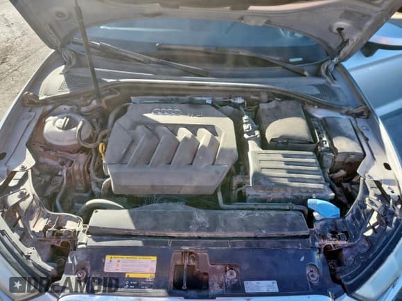 ✅ 2017 Audi A3 Premium • VIN: WAUAUGFF2H1053475 • Лот: 91998055. Опубликован ранее на Copart с пробегом 108 074 миль. Бесплатный доступ к архиву аукционных продаж из США и подробный отчёт об истории автомобиля на DreamBid. Изображение 11.