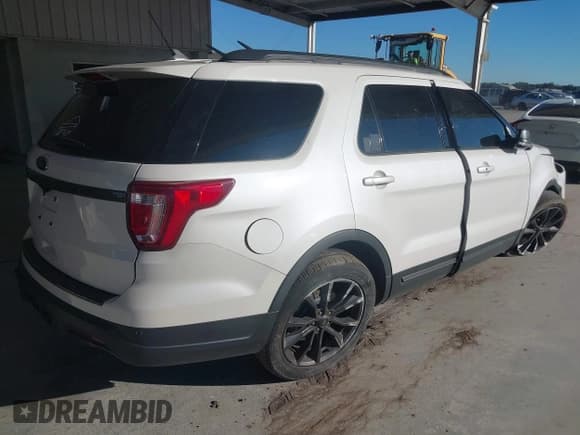 ✅ 2018 Ford Explorer XLT • VIN: 1FM5K7D83JGA30462 • Lot: 43594108. Wystawiony na IAAI z przebiegiem Nie podano. Bezpłatny archiwum sprzedaży aukcyjnych z USA i szczegółowy raport historii pojazdu na DreamBid. Zdjęcie 4.