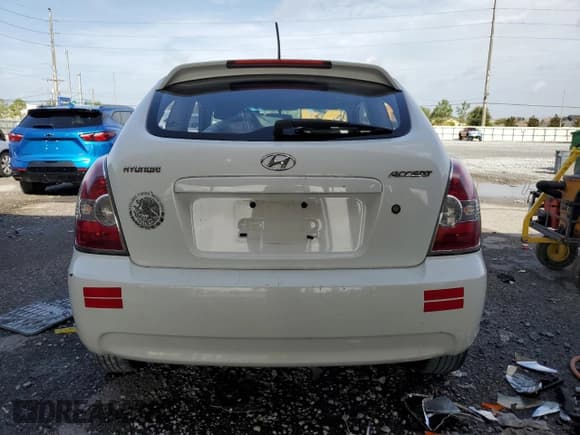 ✅ 2010 Hyundai Accent GS • VIN: KMHCM3AC2AU186030 • Лот: 61015605. Опубликован ранее на Copart с пробегом 204 786 миль. Бесплатный доступ к архиву аукционных продаж из США и подробный отчёт об истории автомобиля на DreamBid. Изображение 6.