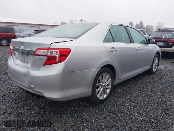 ✅ 2013 Toyota Camry XLE • VIN: 4T1BK1FK3DU536470 • Lot: 43713934. Wystawiony na IAAI z przebiegiem 95 575 mil. Bezpłatny archiwum sprzedaży aukcyjnych z USA i szczegółowy raport historii pojazdu na DreamBid. Zdjęcie 4.