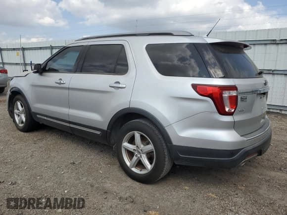 ✅ 2018 Ford Explorer XLT • VIN: 1FM5K7D85JGA54665 • Lot: 50333465. Wystawiony na Copart z przebiegiem 59 877 mil. Bezpłatny archiwum sprzedaży aukcyjnych z USA i szczegółowy raport historii pojazdu na DreamBid. Zdjęcie 2.