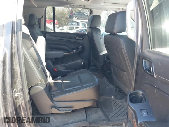 ✅ 2018 Chevrolet Suburban Premier • VIN: 1GNSKJKC9JR298536 • Лот: 43577245. Опубликован ранее на IAAI с пробегом 138 244 миль. Бесплатный доступ к архиву аукционных продаж из США и подробный отчёт об истории автомобиля на DreamBid. Изображение 8.