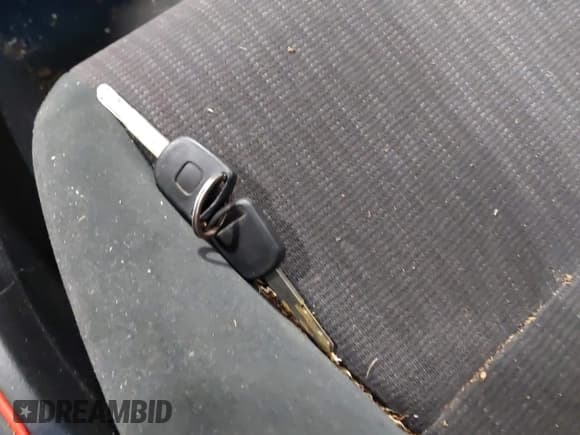 ✅ 2004 Honda Accord DX • VIN: 1HGCM55184A138824 • Lot: 43011734. Listed on IAAI with 216,840 mi. Free auction sales archive from the USA and detailed vehicle history report at DreamBid. Image 11.