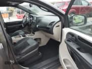 ✅ 2015 Dodge Grand Caravan SXT • VIN: 2C4RDGCG9FR738794 • Lot: 43458169. Wystawiony na IAAI z przebiegiem 126 116 mil. Bezpłatny archiwum sprzedaży aukcyjnych z USA i szczegółowy raport historii pojazdu na DreamBid. Zdjęcie 5.