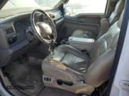 ✅ 2000 Ford Excursion Limited • VIN: 1FMNU42S5YEE00744 • Lot: 87309684. Wystawiony na Copart z przebiegiem 273 986 mil. Bezpłatny archiwum sprzedaży aukcyjnych z USA i szczegółowy raport historii pojazdu na DreamBid. Zdjęcie 7.