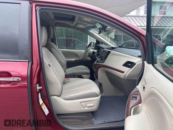 ✅ 2013 Toyota Sienna XLE • VIN: 5TDDK3DC3DS058382 • Lot: 42521554. Wystawiony na IAAI z przebiegiem 276 065 mil. Bezpłatny archiwum sprzedaży aukcyjnych z USA i szczegółowy raport historii pojazdu na DreamBid. Zdjęcie 5.