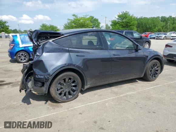 ✅ 2024 Tesla Model Y Long Range • VIN: 7SAYGDEE1RA234222 • Lot: 55139025. Listed on Copart with 17,829 mi. Free auction sales archive from the USA and detailed vehicle history report at DreamBid. Image 3.