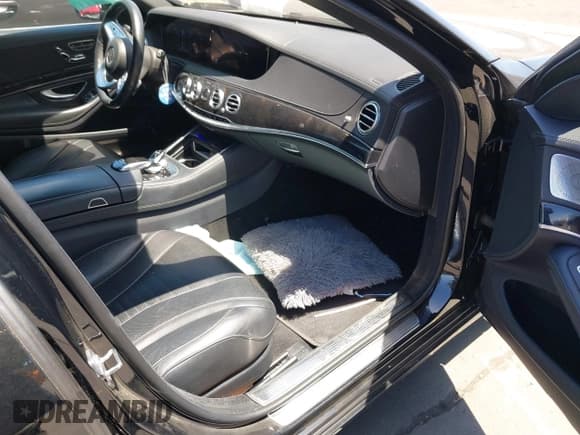 ✅ 2019 Mercedes-Benz S 560 • VIN: WDDUG8DB0KA456557 • Lot: 42327166. Wystawiony na IAAI z przebiegiem 61 962 mil. Bezpłatny archiwum sprzedaży aukcyjnych z USA i szczegółowy raport historii pojazdu na DreamBid. Zdjęcie 5.