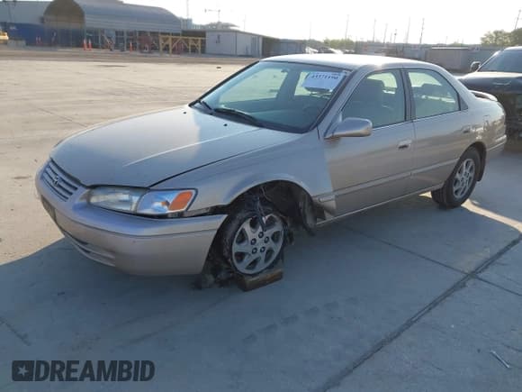 ✅ 1998 Toyota Camry LE • VIN: JT2BF28KXW0092261 • Lot: 43371190. Wystawiony na IAAI z przebiegiem 87 061 mil. Bezpłatny archiwum sprzedaży aukcyjnych z USA i szczegółowy raport historii pojazdu na DreamBid. Zdjęcie 2.