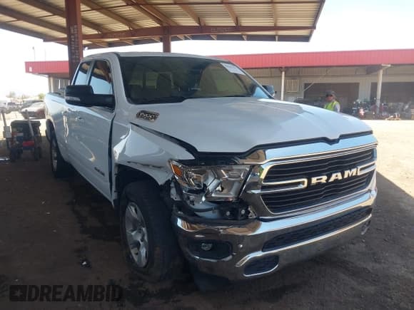 ✅ 2021 Ram 1500 Big Horn • VIN: 1C6RREBT6MN530328 • Lot: 42542213. Wystawiony na IAAI z przebiegiem 62 377 mil. Bezpłatny archiwum sprzedaży aukcyjnych z USA i szczegółowy raport historii pojazdu na DreamBid. Zdjęcie 1.