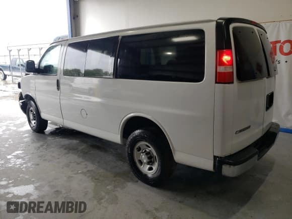 ✅ 2017 Chevrolet Express Passenger LT • VIN: 1GAZGMFG3H1267792 • Лот: 59131635. Опубликован ранее на Copart с пробегом 105 259 миль. Бесплатный доступ к архиву аукционных продаж из США и подробный отчёт об истории автомобиля на DreamBid. Изображение 2.