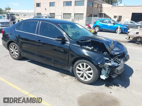 ✅ 2013 Volkswagen Jetta SE • VIN: 3VWDP7AJ8DM350702 • Lot: 42652788. Wystawiony na IAAI z przebiegiem 106 655 mil. Bezpłatny archiwum sprzedaży aukcyjnych z USA i szczegółowy raport historii pojazdu na DreamBid. Zdjęcie 1.