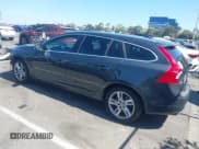 ✅ 2015 Volvo V60 T5 Drive-E Premier • VIN: YV140MEK1F1266580 • Lot: 42612755. Wystawiony na IAAI z przebiegiem 52 431 mil. Bezpłatny archiwum sprzedaży aukcyjnych z USA i szczegółowy raport historii pojazdu na DreamBid. Zdjęcie 3.