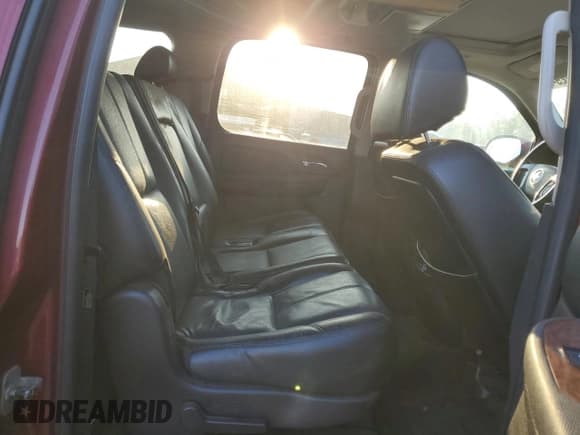 ✅ 2007 Chevrolet Suburban LT • VIN: 1GNFC16017J235565 • Lot: 72355294. Wystawiony na Copart z przebiegiem 218 171 mil. Bezpłatny archiwum sprzedaży aukcyjnych z USA i szczegółowy raport historii pojazdu na DreamBid. Zdjęcie 11.