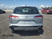 ✅ 2022 Toyota Corolla Cross L • VIN: 7MUAAAAG4NV033838 • Lot: 84466395. Wystawiony na Copart z przebiegiem 38 590 mil. Bezpłatny archiwum sprzedaży aukcyjnych z USA i szczegółowy raport historii pojazdu na DreamBid. Zdjęcie 6.