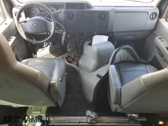 ✅ 2013 Ford Econoline Cargo Commercial • VIN: 1FTNE2EW5DDB06085 • Lot: 69112785. Wystawiony na Copart z przebiegiem 262 016 mil. Bezpłatny archiwum sprzedaży aukcyjnych z USA i szczegółowy raport historii pojazdu na DreamBid. Zdjęcie 8.