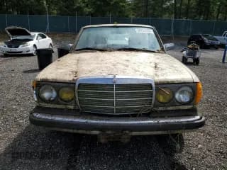 ✅ 1983 Mercedes-Benz 240 • VIN: WDBAB23A0DB409512 • Lot: 58252825. Listed on Copart with 324,326 mi. Free auction sales archive from the USA and detailed vehicle history report at DreamBid. Image 5.