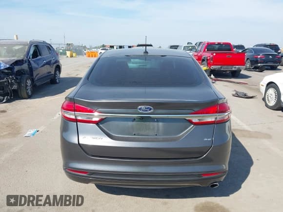 ✅ 2017 Ford Fusion SE • VIN: 3FA6P0H72HR370360 • Lot: 43244810. Wystawiony na IAAI z przebiegiem 91 376 mil. Bezpłatny archiwum sprzedaży aukcyjnych z USA i szczegółowy raport historii pojazdu na DreamBid. Zdjęcie 16.