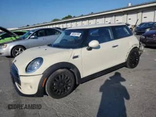 2018 MINI Hardtop Cooper с VIN WMWXP5C52J2G62392, выставлен на аукционе Copart как лот 80534705 с пробегом 54 834 миль миль и Списание • Salvage title. История ставок и продаж доступна на DreamBid. Изображение 1.