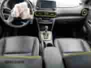 ✅ 2018 Hyundai Kona Limited • VIN: KM8K33A53JU132462 • Lot: 54240493. Wystawiony na Copart z przebiegiem 41 563 mil mil. Skorzystaj z bezpłatnego archiwum sprzedaży aukcyjnych z USA i zobacz szczegółowy raport historii pojazdu na DreamBid. Zdjęcie 8.