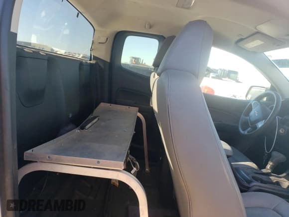 ✅ 2019 Chevrolet Colorado 2WD Work Truck • VIN: 1GCHSBEA8K1217383 • Lot: 86849385. Wystawiony na Copart z przebiegiem 107 869 mil. Bezpłatny archiwum sprzedaży aukcyjnych z USA i szczegółowy raport historii pojazdu na DreamBid. Zdjęcie 9.