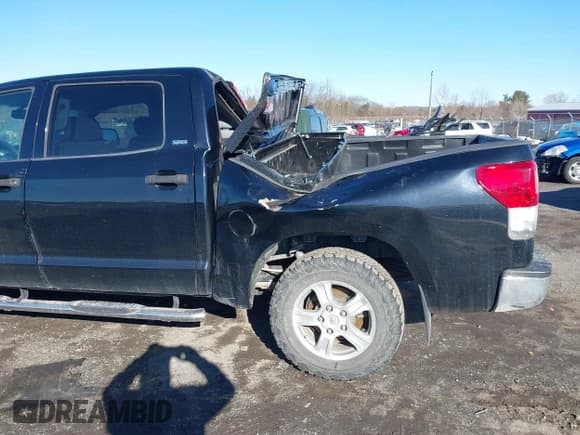 ✅ 2011 Toyota Tundra • VIN: 5TFDM5F18BX023877 • Lot: 41558654. Listed on IAAI with 235,734 mi. Free auction sales archive from the USA and detailed vehicle history report at DreamBid. Image 17.