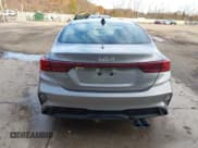 ✅ 2024 Kia Forte LXS • VIN: 3KPF24AD6RE809049 • Lot: 43694745. Wystawiony na IAAI z przebiegiem 22 797 mil. Bezpłatny archiwum sprzedaży aukcyjnych z USA i szczegółowy raport historii pojazdu na DreamBid. Zdjęcie 17.