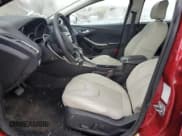 ✅ 2017 Ford Focus Titanium • VIN: 1FADP3N20HL272279 • Lot: 92166015. Wystawiony na Copart z przebiegiem 99 558 mil. Bezpłatny archiwum sprzedaży aukcyjnych z USA i szczegółowy raport historii pojazdu na DreamBid. Zdjęcie 7.