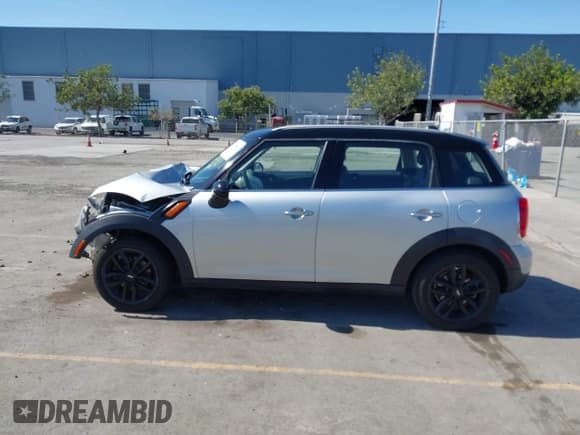 ✅ 2013 MINI Countryman • VIN: WMWZB3C59DWR35642 • Лот: 43250503. Опубликован ранее на IAAI с пробегом 124 111 миль. Бесплатный доступ к архиву аукционных продаж из США и подробный отчёт об истории автомобиля на DreamBid. Изображение 15.