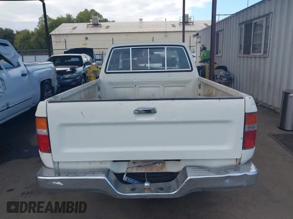 ✅ 1990 Toyota Pickup • VIN: JT4VN93D3L5007980 • Lot: 43633290. Listed on IAAI with 252,185 mi. Free auction sales archive from the USA and detailed vehicle history report at DreamBid. Image 16.