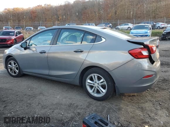 ✅ 2018 Chevrolet Cruze LT • VIN: 1G1BE5SM6J7198950 • Лот: 92197095. Опубликован ранее на Copart с пробегом 104 998 миль. Бесплатный доступ к архиву аукционных продаж из США и подробный отчёт об истории автомобиля на DreamBid. Изображение 2.