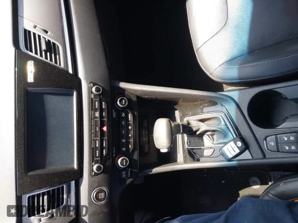 ✅ 2017 Kia Niro Touring • VIN: KNDCE3LC0H5053477 • Lot: 42510172. Wystawiony na IAAI z przebiegiem 125 392 mil. Bezpłatny archiwum sprzedaży aukcyjnych z USA i szczegółowy raport historii pojazdu na DreamBid. Zdjęcie 11.