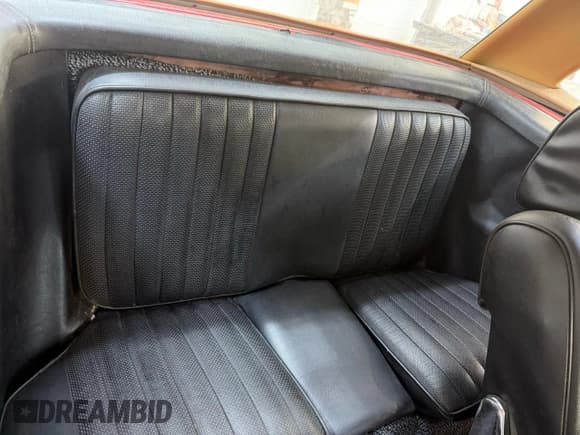 ✅ 1972 Mercedes-Benz SL • VIN: 10704412001287 • Lot: 90650915. Wystawiony na Copart z przebiegiem 108 781 mil. Bezpłatny archiwum sprzedaży aukcyjnych z USA i szczegółowy raport historii pojazdu na DreamBid. Zdjęcie 6.