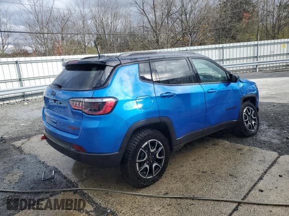 ✅ 2025 Jeep Compass Trailhawk • VIN: 3C4NJDDN9ST624756 • Lot: 92346455. Listed on Copart with 4,760 mi. Free auction sales archive from the USA and detailed vehicle history report at DreamBid. Image 3.