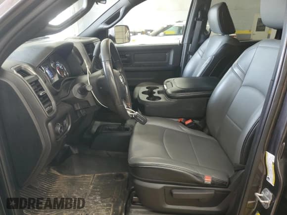 ✅ 2022 Ram 3500 Tradesman • VIN: 3C63R3GL7NG314484 • Lot: 62134525. Wystawiony na Copart z przebiegiem 45 899 mil. Bezpłatny archiwum sprzedaży aukcyjnych z USA i szczegółowy raport historii pojazdu na DreamBid. Zdjęcie 7.