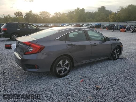 ✅ 2019 Honda Civic LX • VIN: 19XFC2F65KE022434 • Lot: 71771245. Wystawiony na Copart z przebiegiem 67 177 mil. Bezpłatny archiwum sprzedaży aukcyjnych z USA i szczegółowy raport historii pojazdu na DreamBid. Zdjęcie 3.