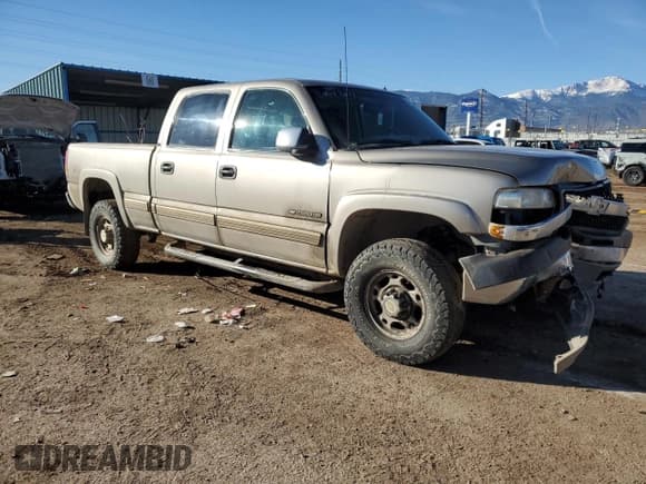 ✅ 2001 Chevrolet Silverado 2500HD LS • VIN: 1GCHK23UX1F192551 • Lot: 83001994. Wystawiony na Copart z przebiegiem 241 641 mil. Bezpłatny archiwum sprzedaży aukcyjnych z USA i szczegółowy raport historii pojazdu na DreamBid. Zdjęcie 4.