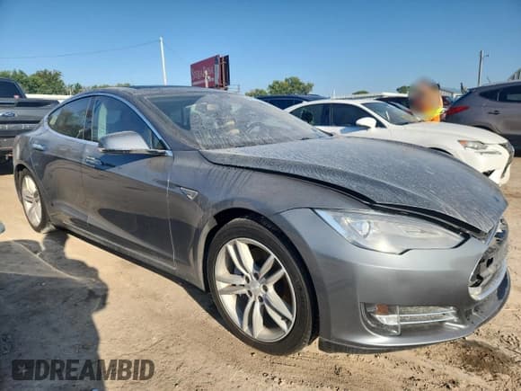✅ 2013 Tesla Model S Performance • VIN: 5YJSA1CP8DFP08234 • Lot: 82129895. Wystawiony na Copart z przebiegiem 114 410 mil. Bezpłatny archiwum sprzedaży aukcyjnych z USA i szczegółowy raport historii pojazdu na DreamBid. Zdjęcie 4.
