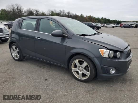 2016 Chevrolet Sonic LTZ z VIN 1G1JE6SB2G4160576, wystawiony jako Copart lot #63419694 z przebiegiem 110 572 mil mil oraz Szkoda całkowita • Salvage title. Historia ofert i sprzedaży dostępna na DreamBid. Obrazek 4.