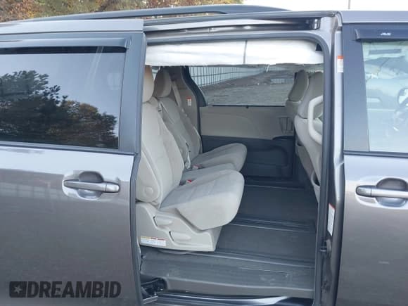 ✅ 2016 Toyota Sienna LE • VIN: 5TDKK3DC5GS712732 • Lot: 43641720. Listed on IAAI with 26,839 mi. Free auction sales archive from the USA and detailed vehicle history report at DreamBid. Image 8.