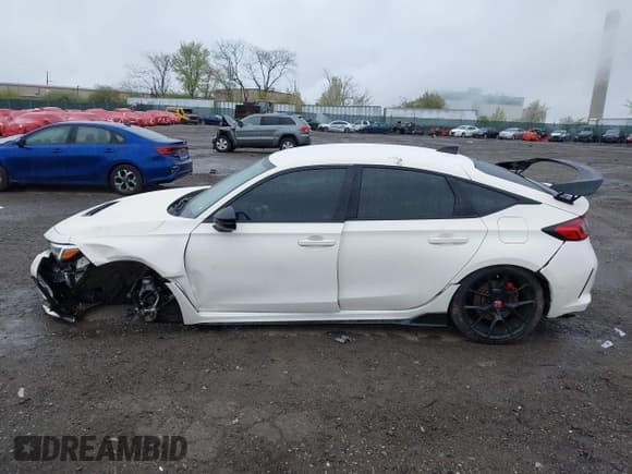 ✅ 2025 Honda Civic Type R • VIN: JHMFL5G45SX000575 • Лот: 41999313. Опубликован ранее на IAAI с пробегом 3 536 миль. Бесплатный доступ к архиву аукционных продаж из США и подробный отчёт об истории автомобиля на DreamBid. Изображение 15.