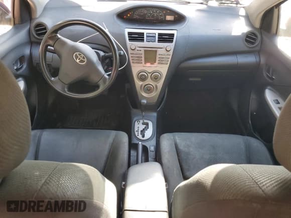 ✅ 2010 Toyota Yaris • VIN: JTDBT4K30A4064371 • Лот: 81992745. Опубликован ранее на Copart с пробегом 300 768 миль. Бесплатный доступ к архиву аукционных продаж из США и подробный отчёт об истории автомобиля на DreamBid. Изображение 8.